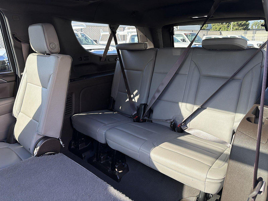 Used 2023 GMC Yukon XL SLT w/ SLT Luxury Package RWD image 44