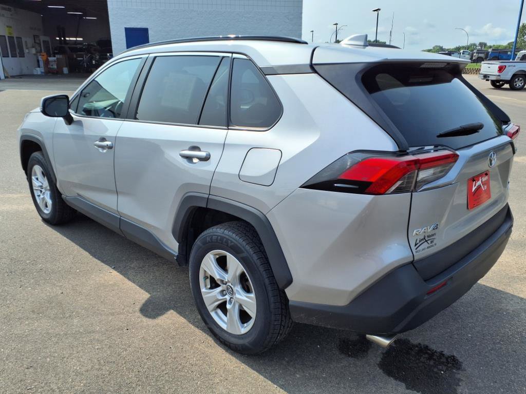 Used 2019 Toyota RAV4 XLE w/ Convenience Package image 3