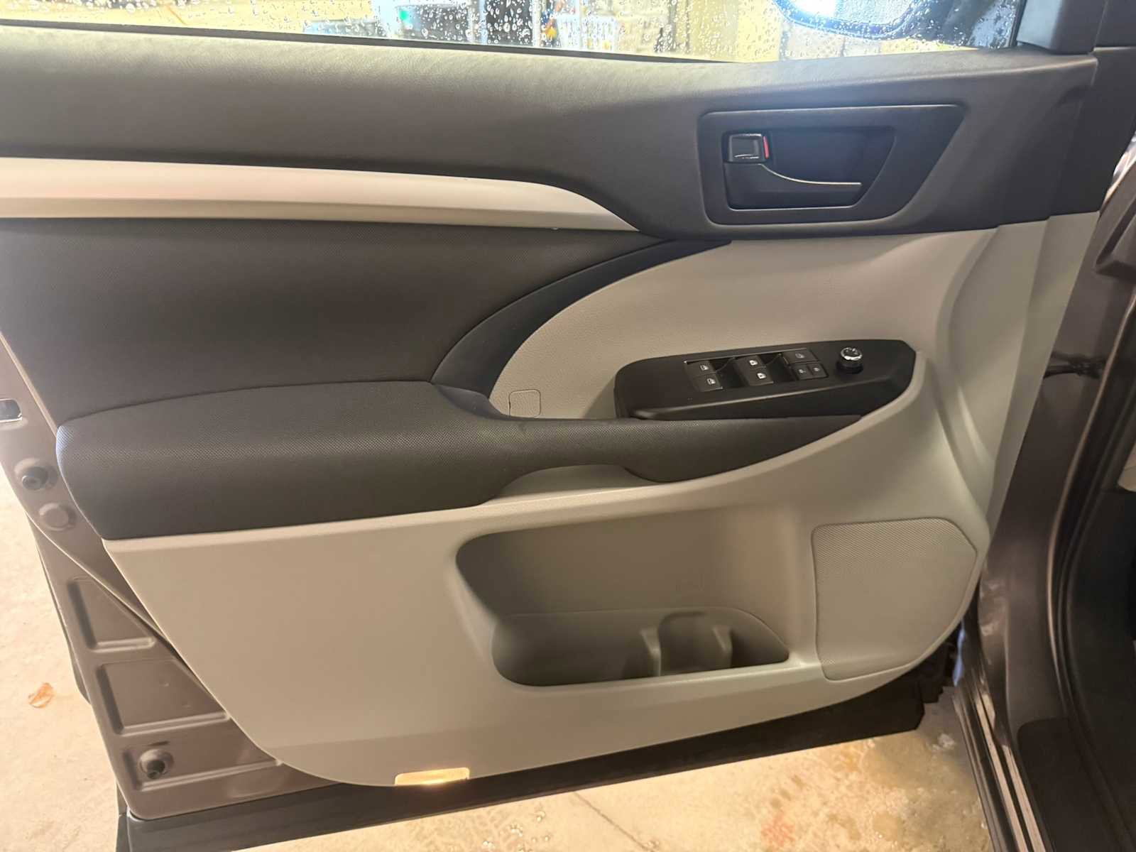 Used 2019 Toyota Highlander LE AWD/4WD image 20