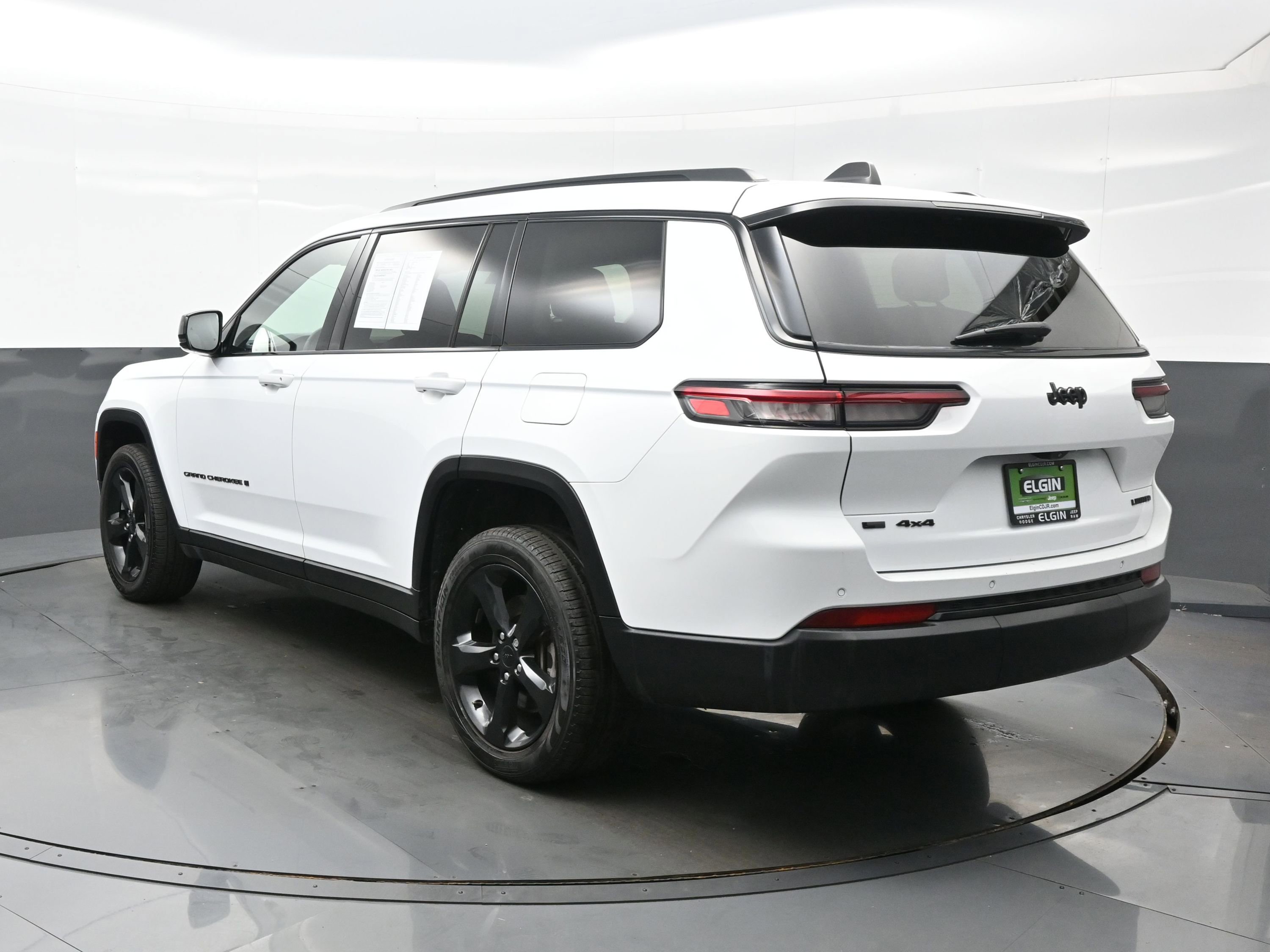 Used 2023 Jeep Grand Cherokee L Limited w/ Black Appearance Package image 4