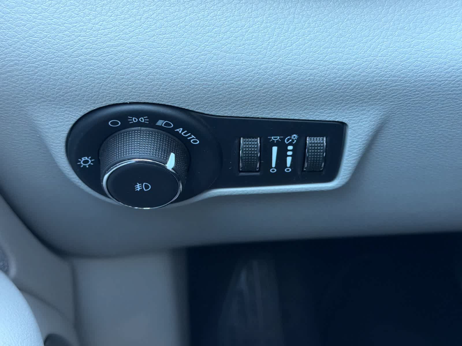 Used 2022 Jeep Compass Latitude w/ Sun and Sound Group FWD image 29