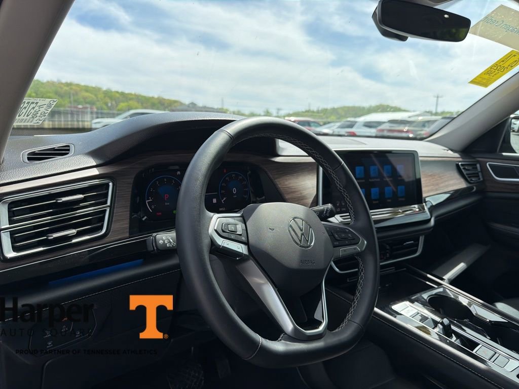 Used 2025 Volkswagen Atlas SEL image 14