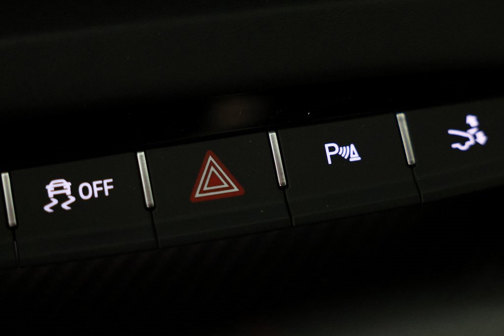 Used 2017 Audi R8 V10 w/ Carbon Exterior Package image 37