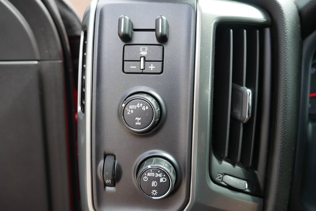 Used 2018 Chevrolet Silverado 1500 LT w/ All Star Edition AWD/4WD image 11