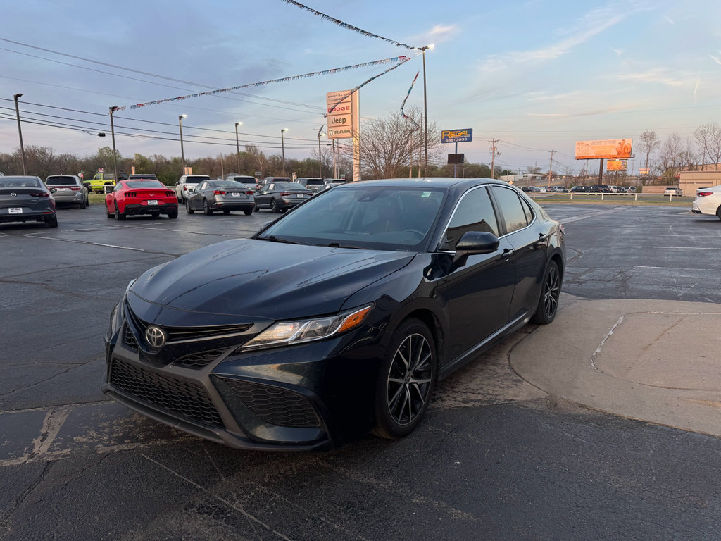 Used 2021 Toyota Camry SE image 4