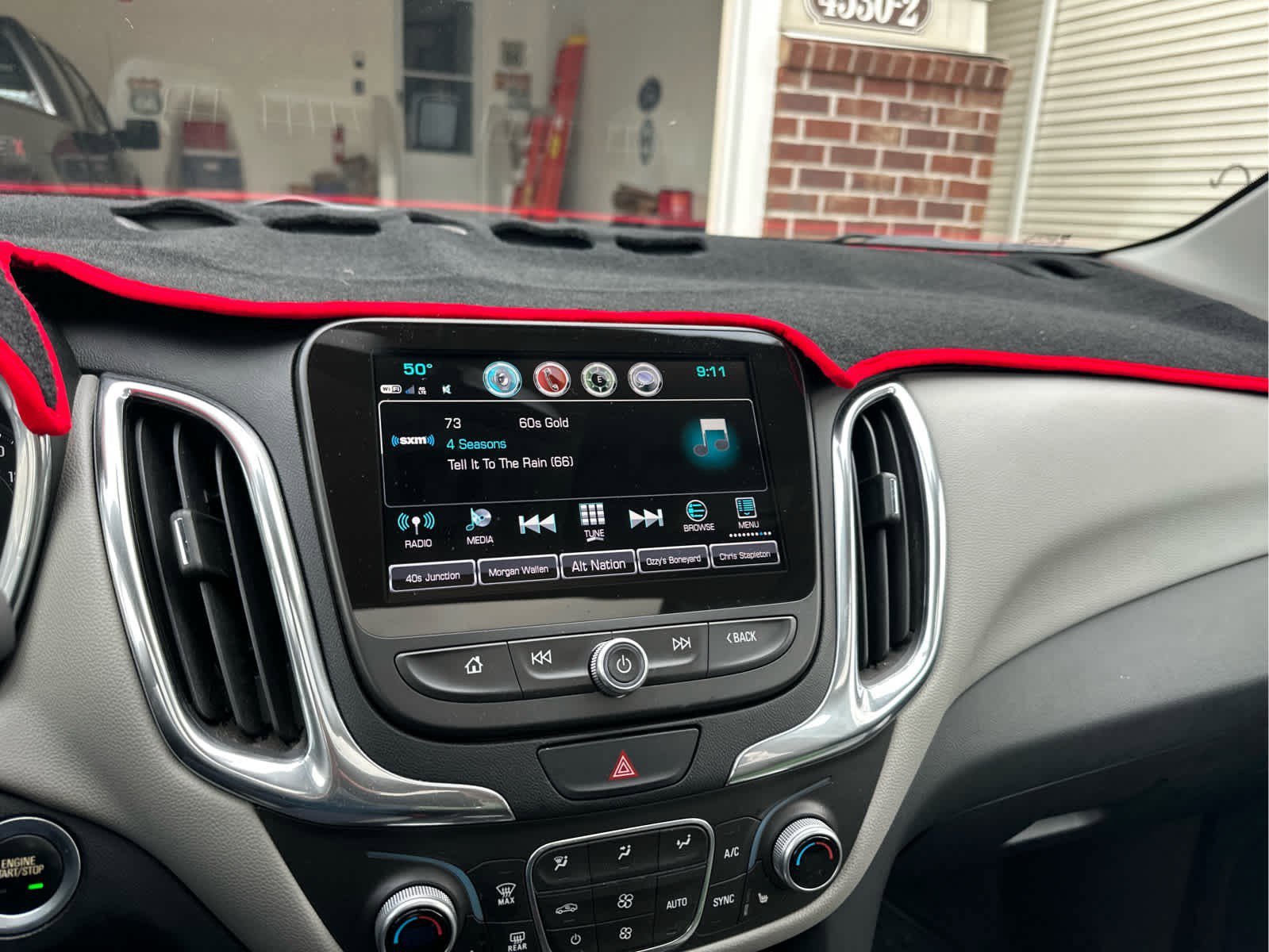 Used 2018 Chevrolet Equinox LT w/ Sun & Infotainment Package AWD/4WD image 12