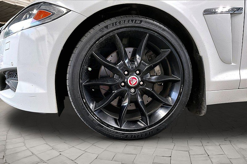 Used 2015 Jaguar XF Portfolio RWD image 7