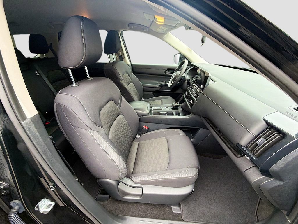 Used 2024 Nissan Pathfinder S image 14