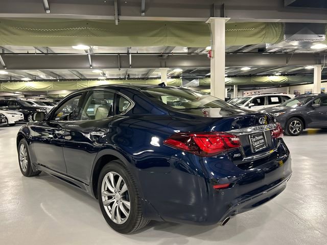 Used 2019 INFINITI Q70 Luxe w/ Proactive Package image 4