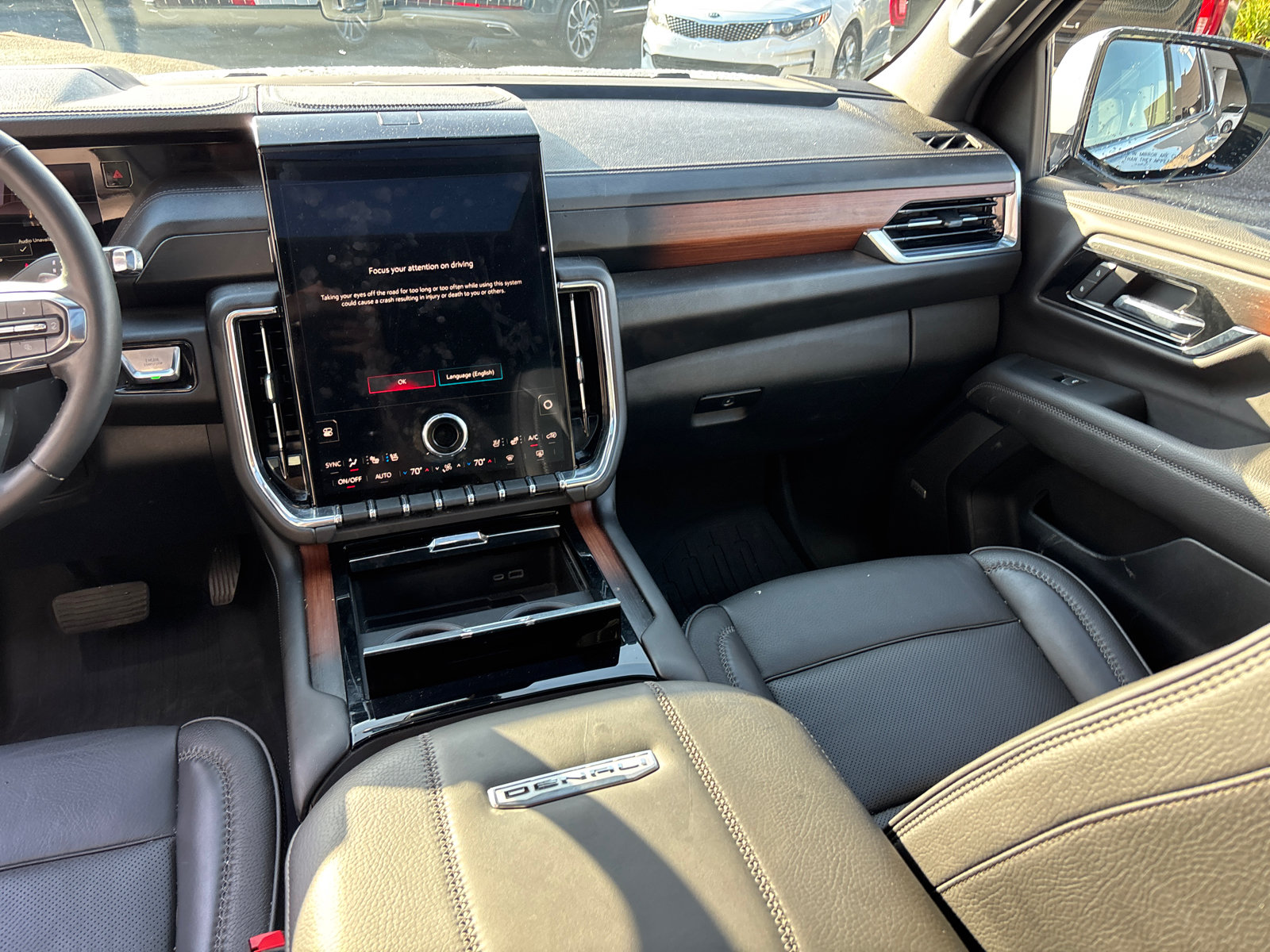 Used 2025 GMC Yukon Denali w/ Sun & Power Step Package AWD/4WD image 30