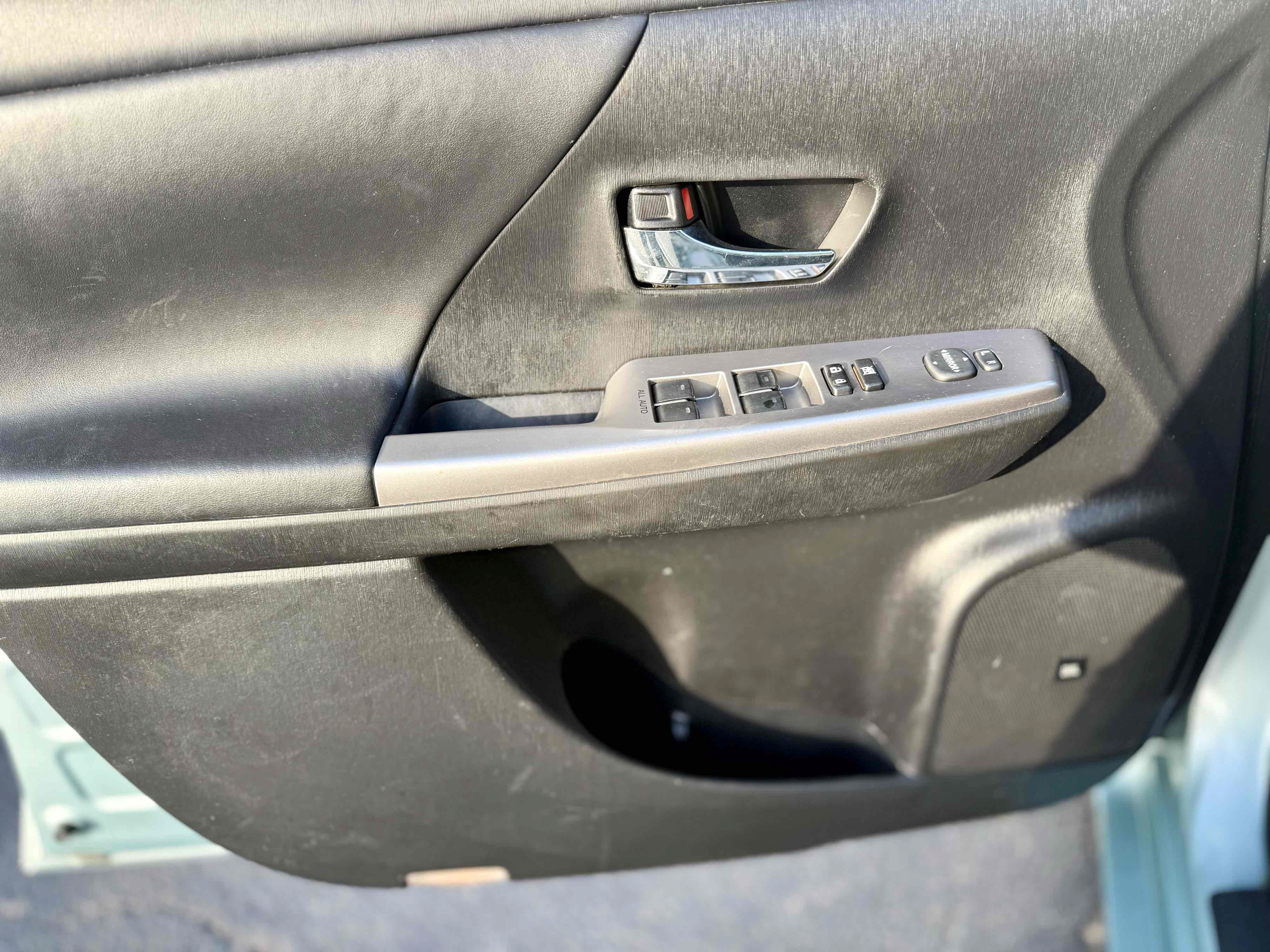 Used 2017 Toyota Prius V Five w/ Advanced Technology Package FWD image 16