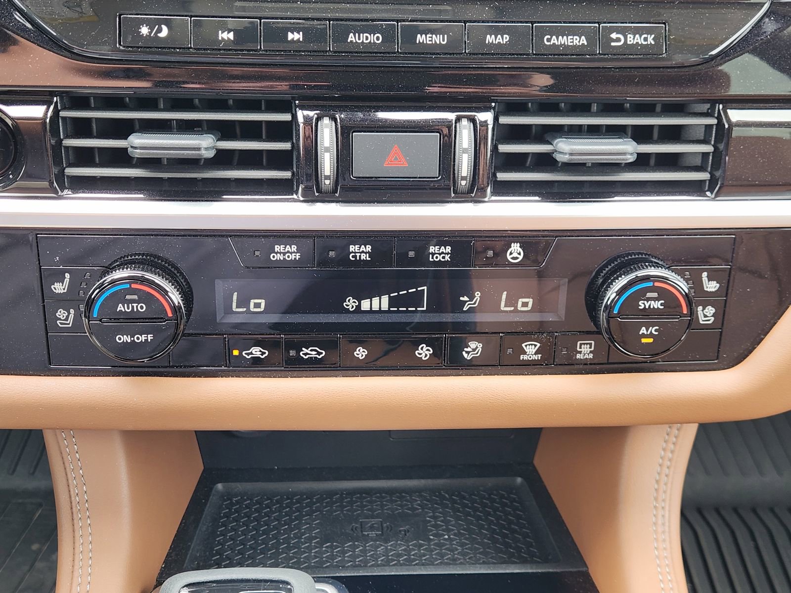 Used 2025 Nissan Pathfinder Platinum AWD/4WD image 23