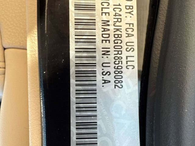 Used 2024 Jeep Grand Cherokee L Limited w/ Black Appearance Package image 36