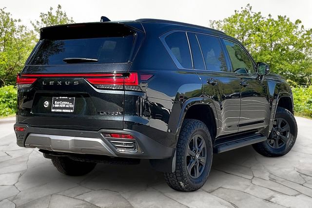 Used 2025 Lexus LX 700h Overtrail w/ Accessory Package (Z1) AWD/4WD image 5