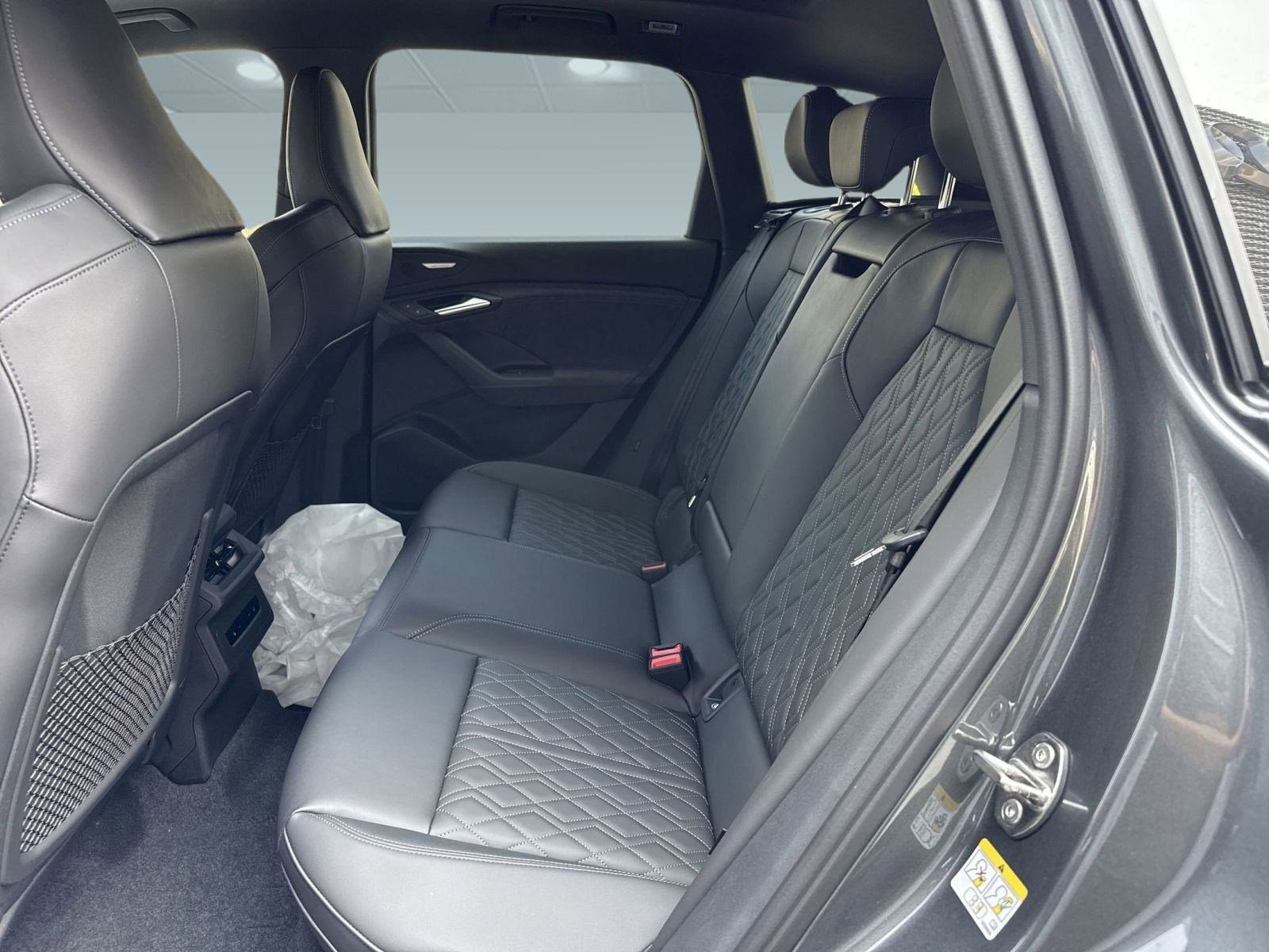 New 2025 Audi SQ6 e-tron Prestige image 15