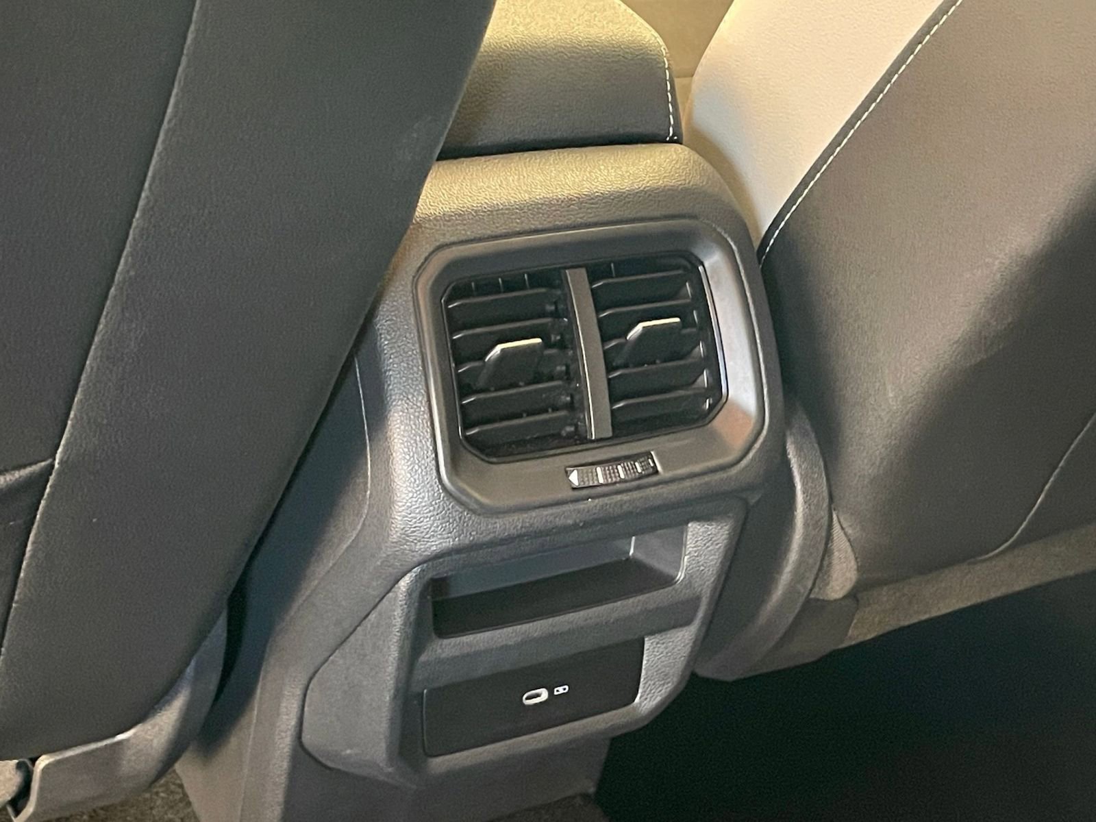 Used 2025 Volkswagen Taos SE image 24