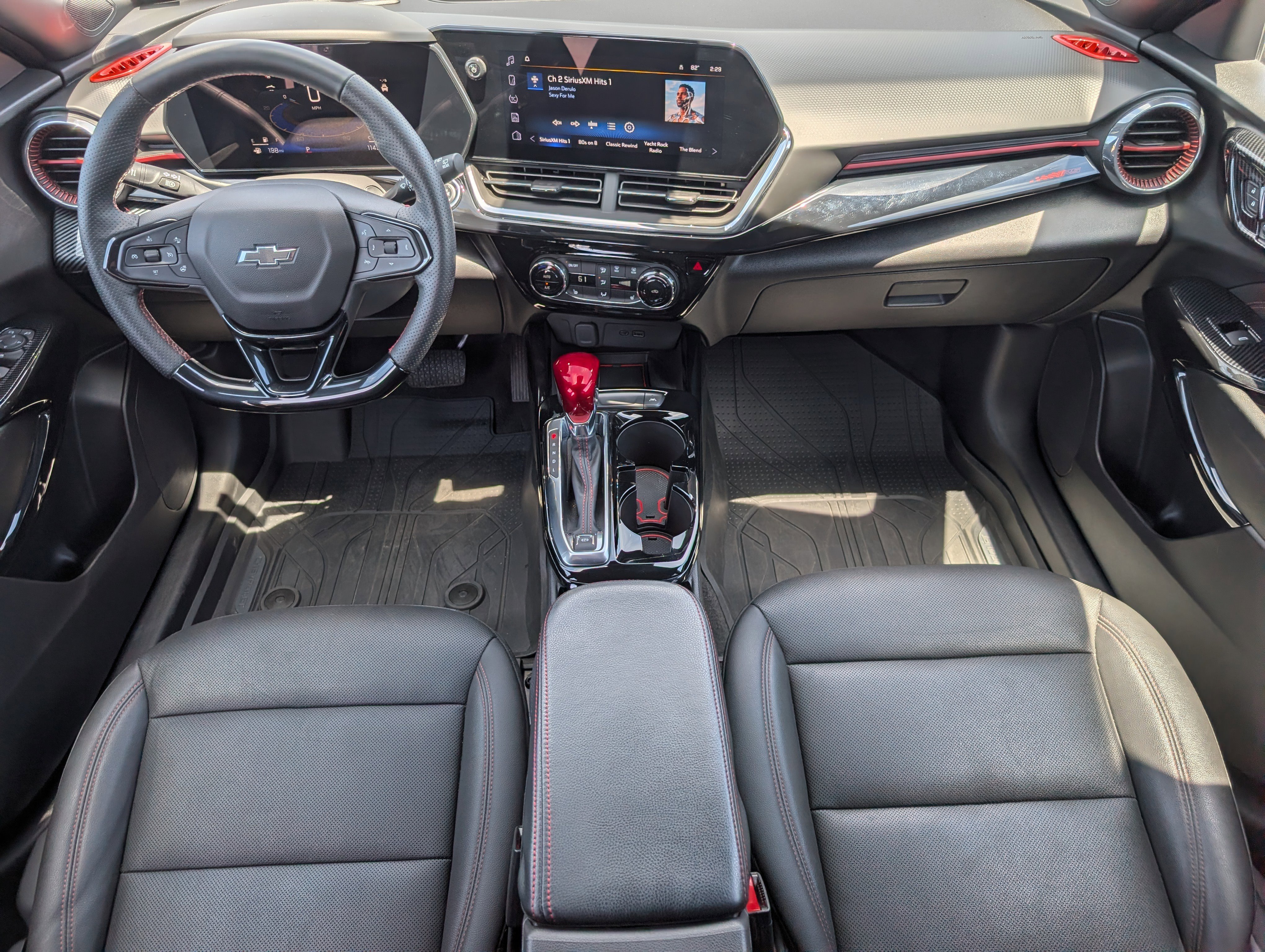 Used 2025 Chevrolet Trax RS w/ Sunroof Package FWD image 5