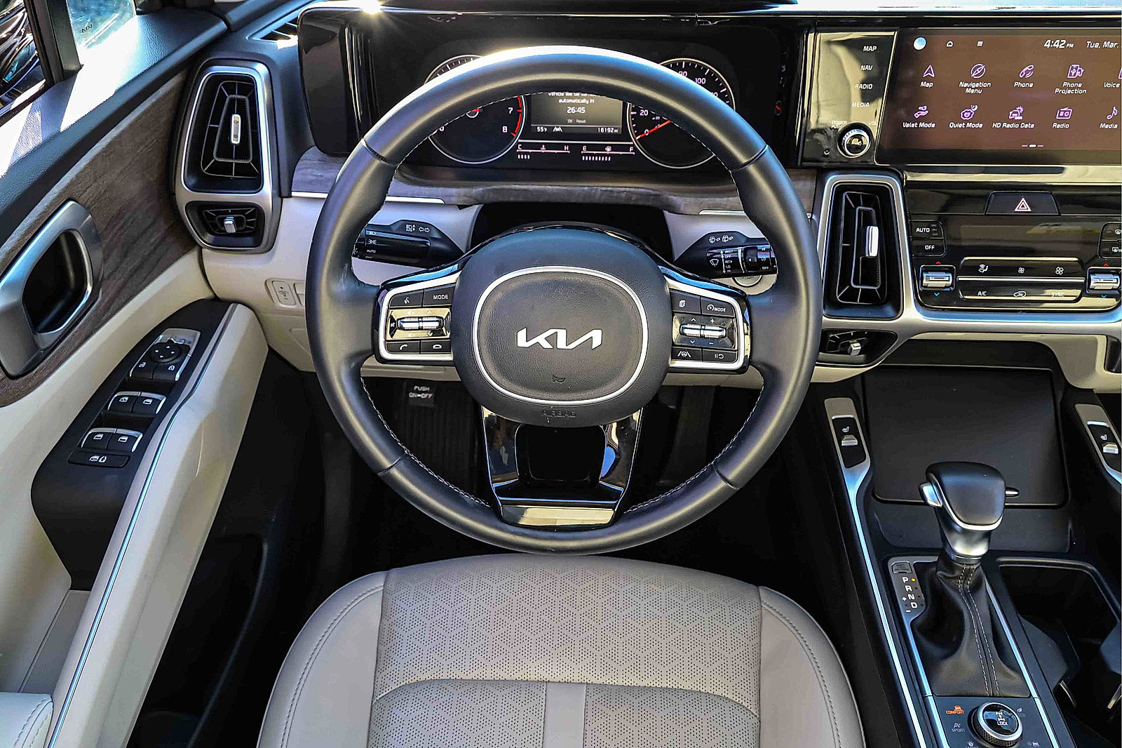 Certified 2023 Kia Sorento S w/ Panoramic Sunroof Package image 17