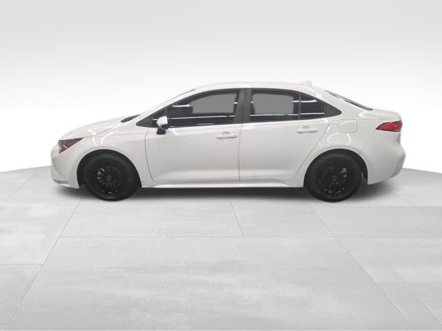 Used 2021 Toyota Corolla LE image 2