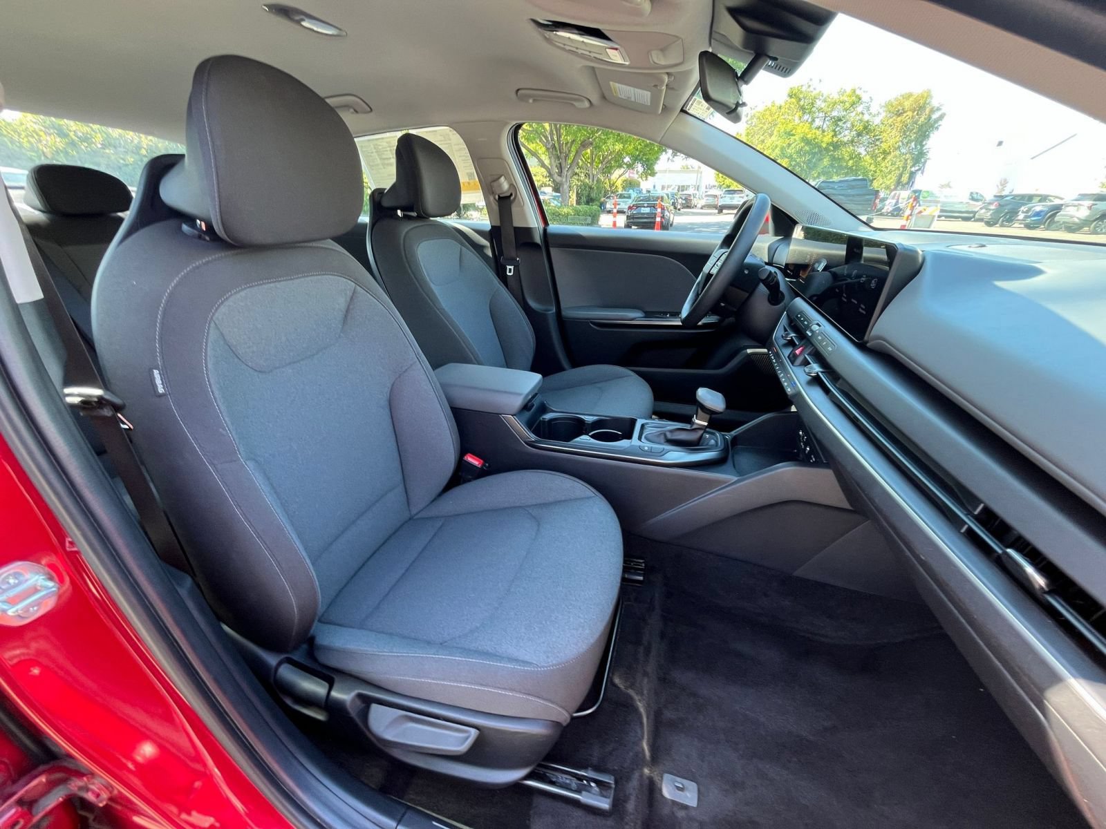 Used 2025 Kia K4 FWD image 35