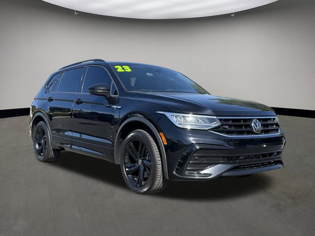 Used 2023 Volkswagen Tiguan SE R-Line image 1
