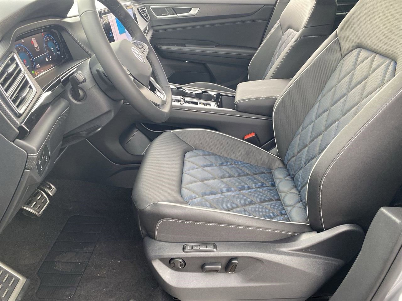 New 2026 Volkswagen Atlas Cross Sport SEL Premium R-Line image 15