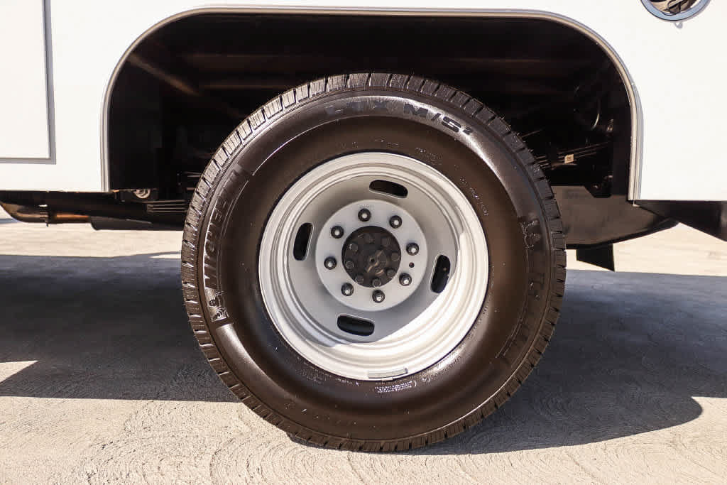 New 2026 Ford F350 XL w/ XL Chrome Package RWD image 4