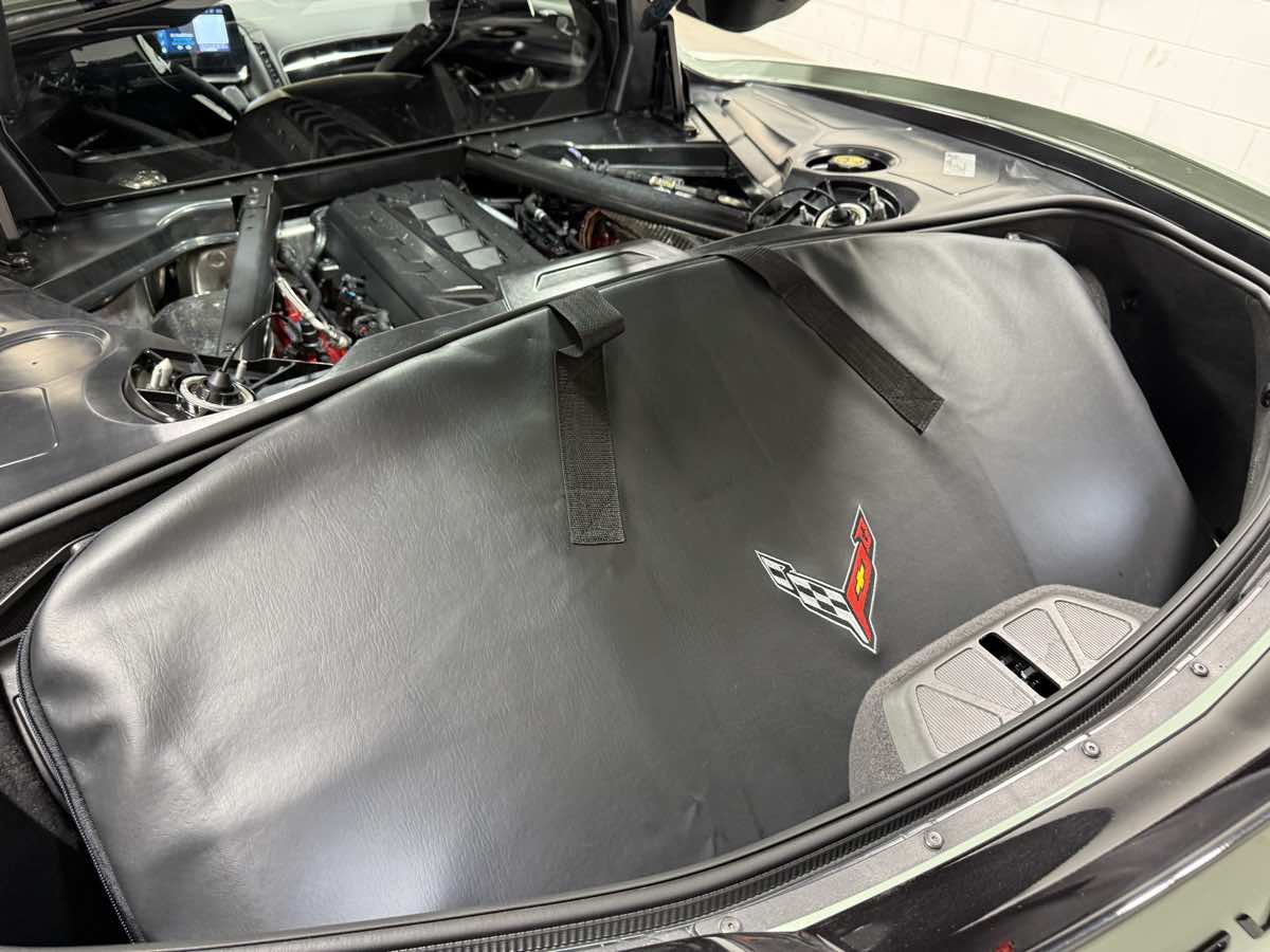 Used 2024 Chevrolet Corvette Stingray Premium Cpe w/ Z51 Performance Package RWD image 17