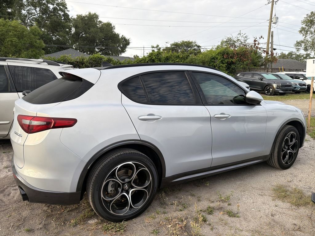 Used 2022 Alfa Romeo Stelvio Ti AWD/4WD image 9
