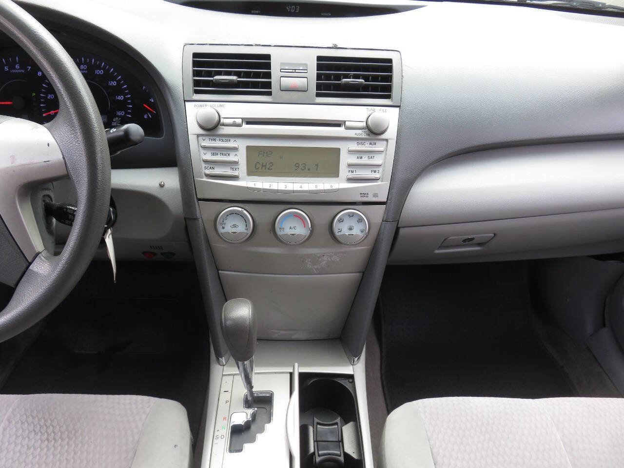 Used 2010 Toyota Camry LE image 16