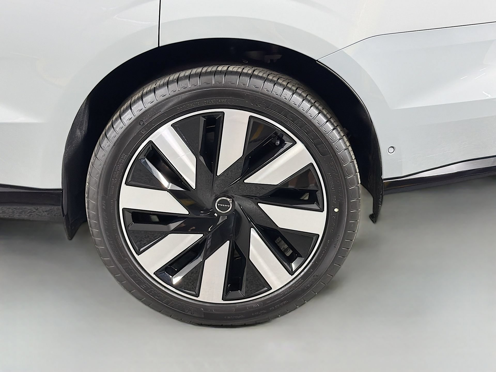 New 2026 Volvo EX90 Plus AWD/4WD image 30