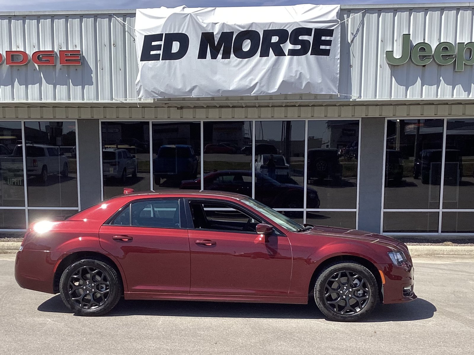 Used 2023 Chrysler 300 Touring L AWD/4WD image 4