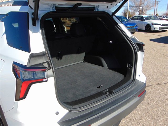 Used 2025 Chevrolet Equinox LT w/ Convenience Package II image 24