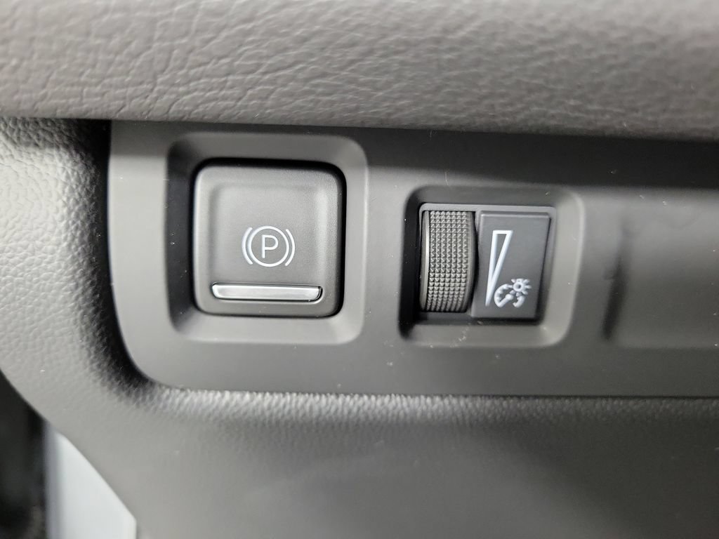 Certified 2025 Cadillac XT4 Premium Luxury FWD image 30