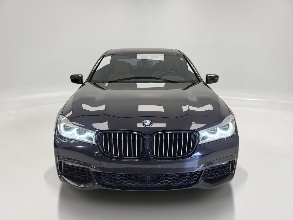 Used 2019 BMW 750i xDrive w/ M Sport Package AWD/4WD image 2