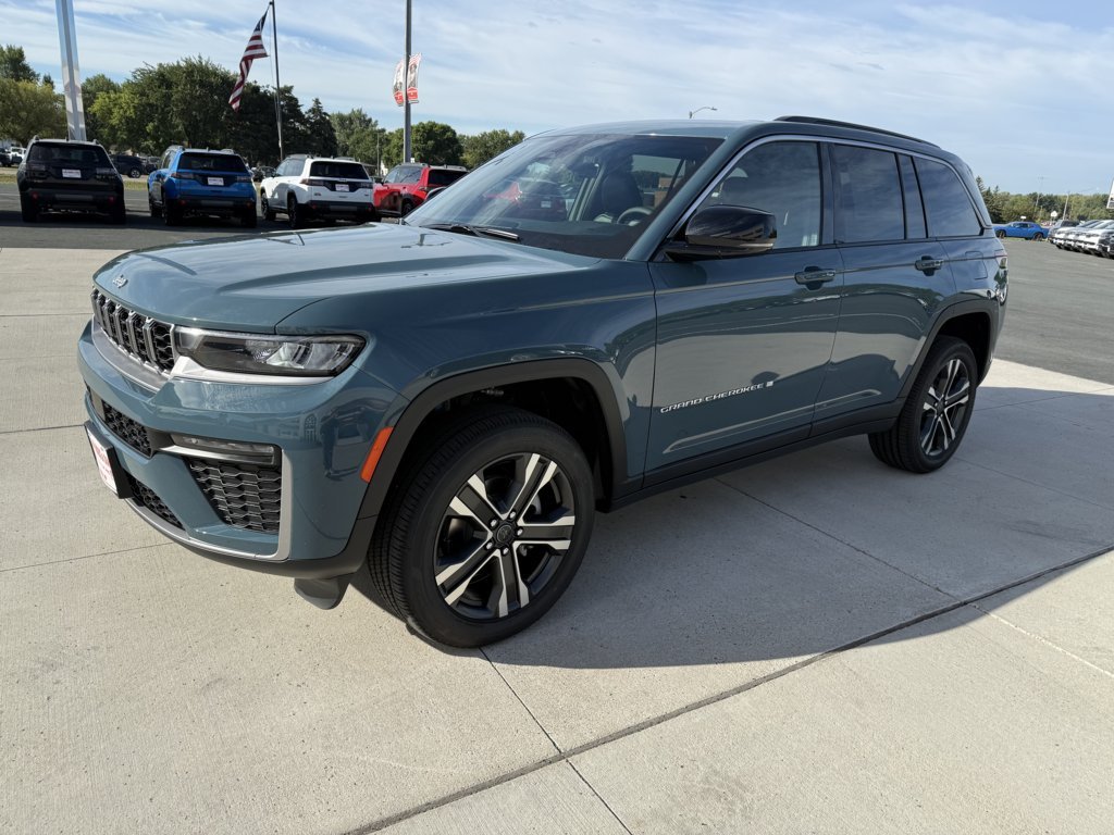 New 2027 Jeep Grand Cherokee Limited w/ Trailer Tow Package AWD/4WD image 4