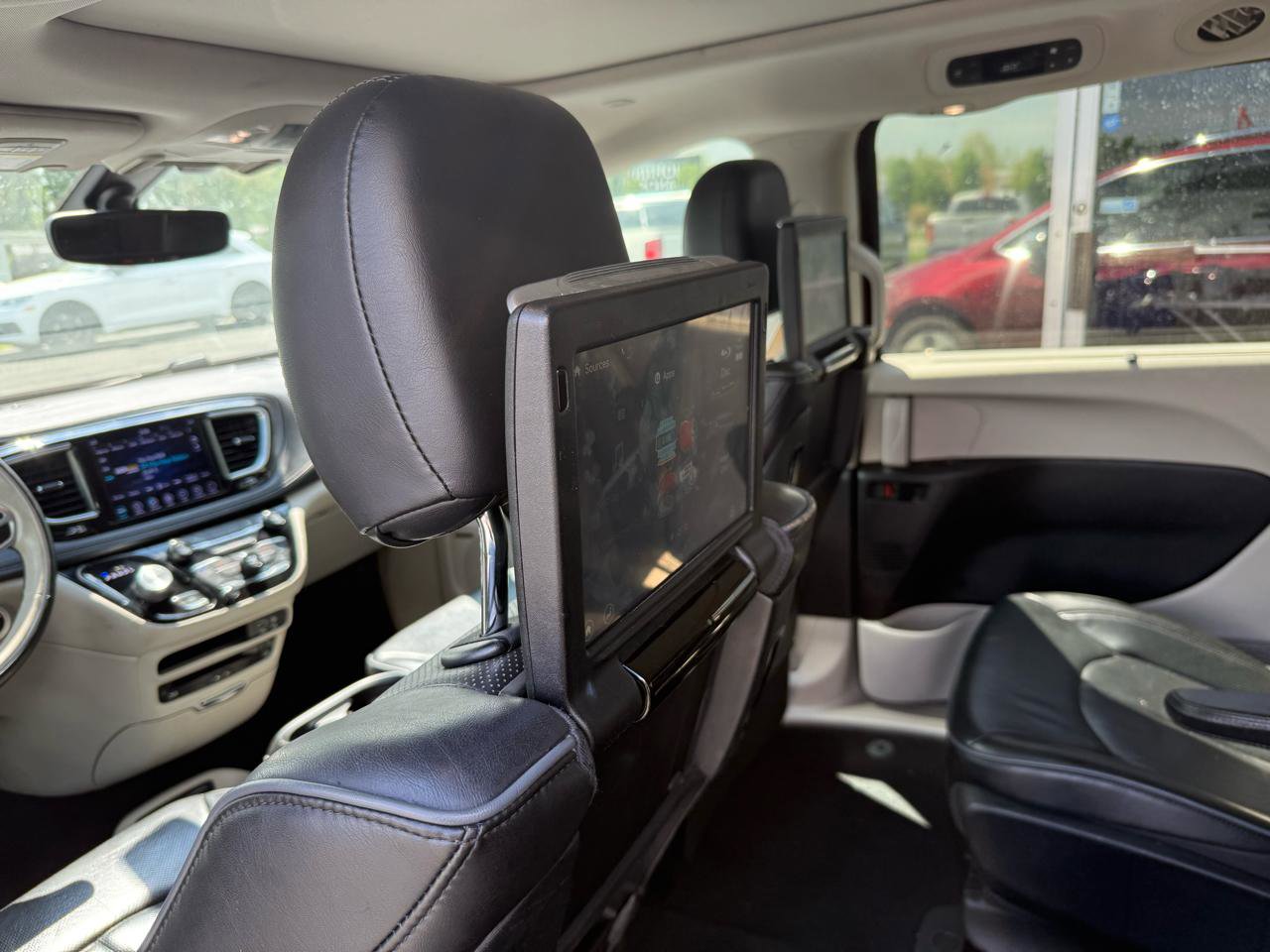 Used 2018 Chrysler Pacifica Limited image 15