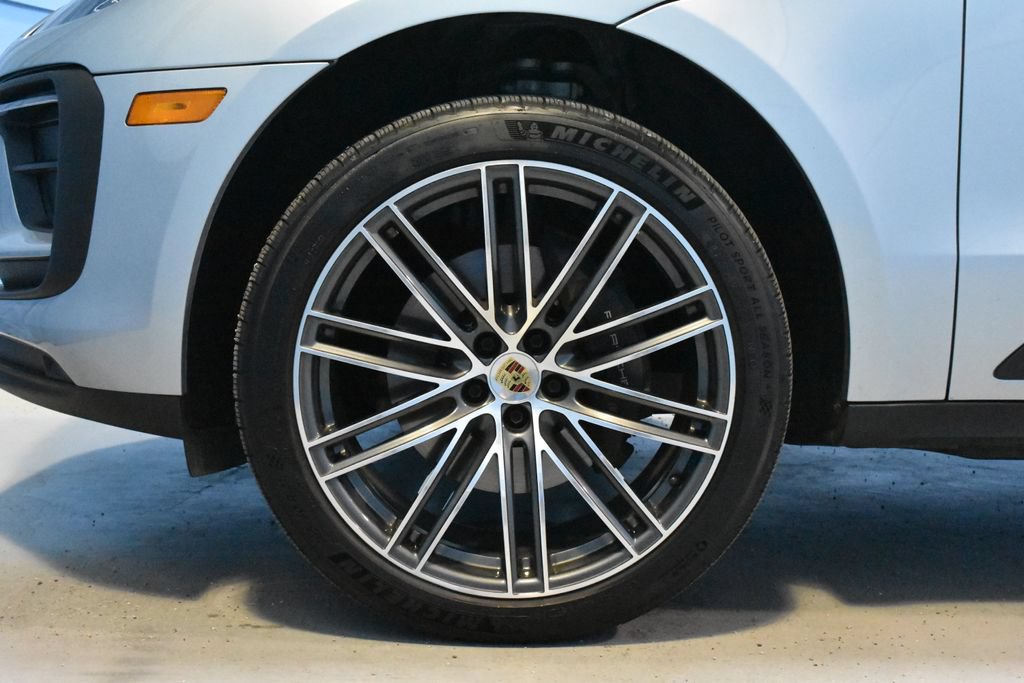 Certified 2026 Porsche Macan AWD/4WD image 28