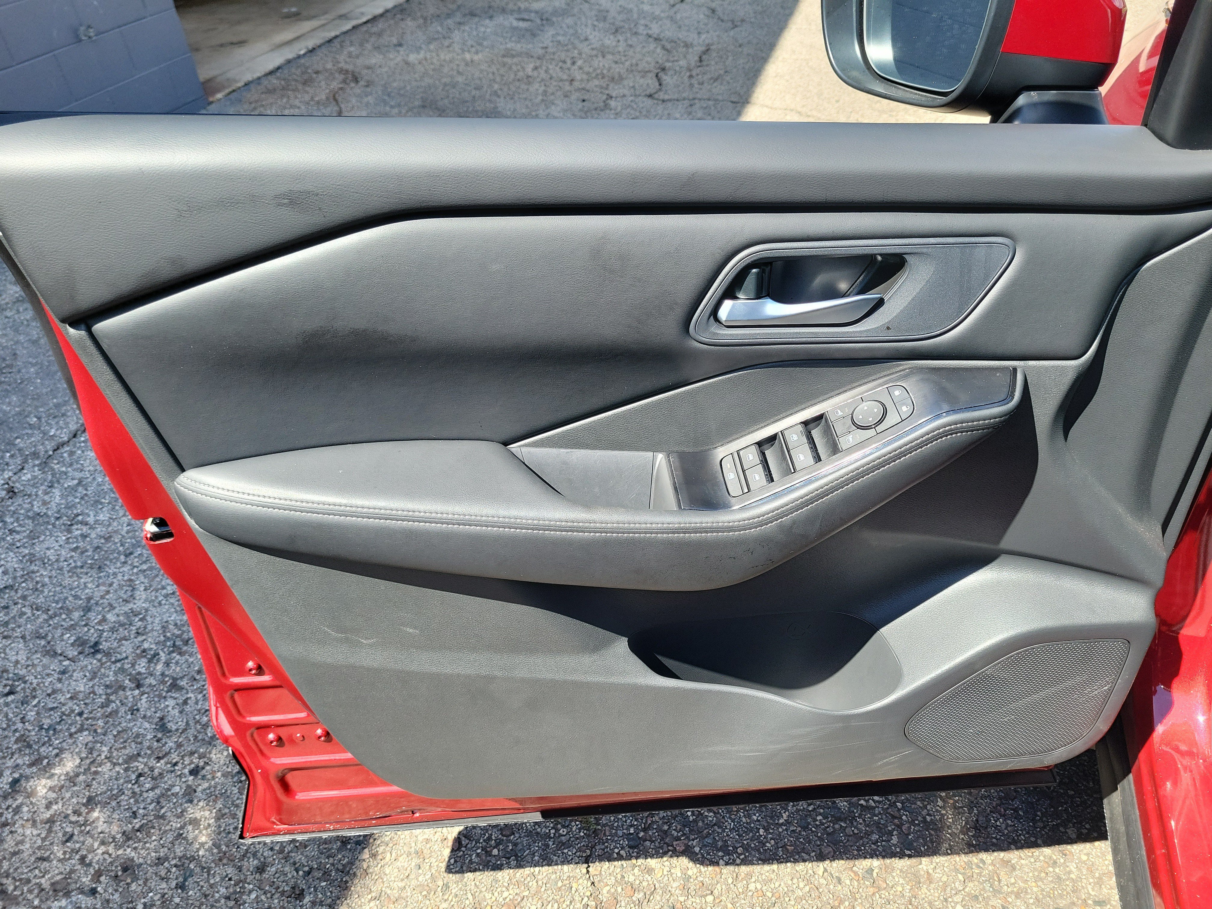 Certified 2026 Nissan Rogue SV FWD image 10