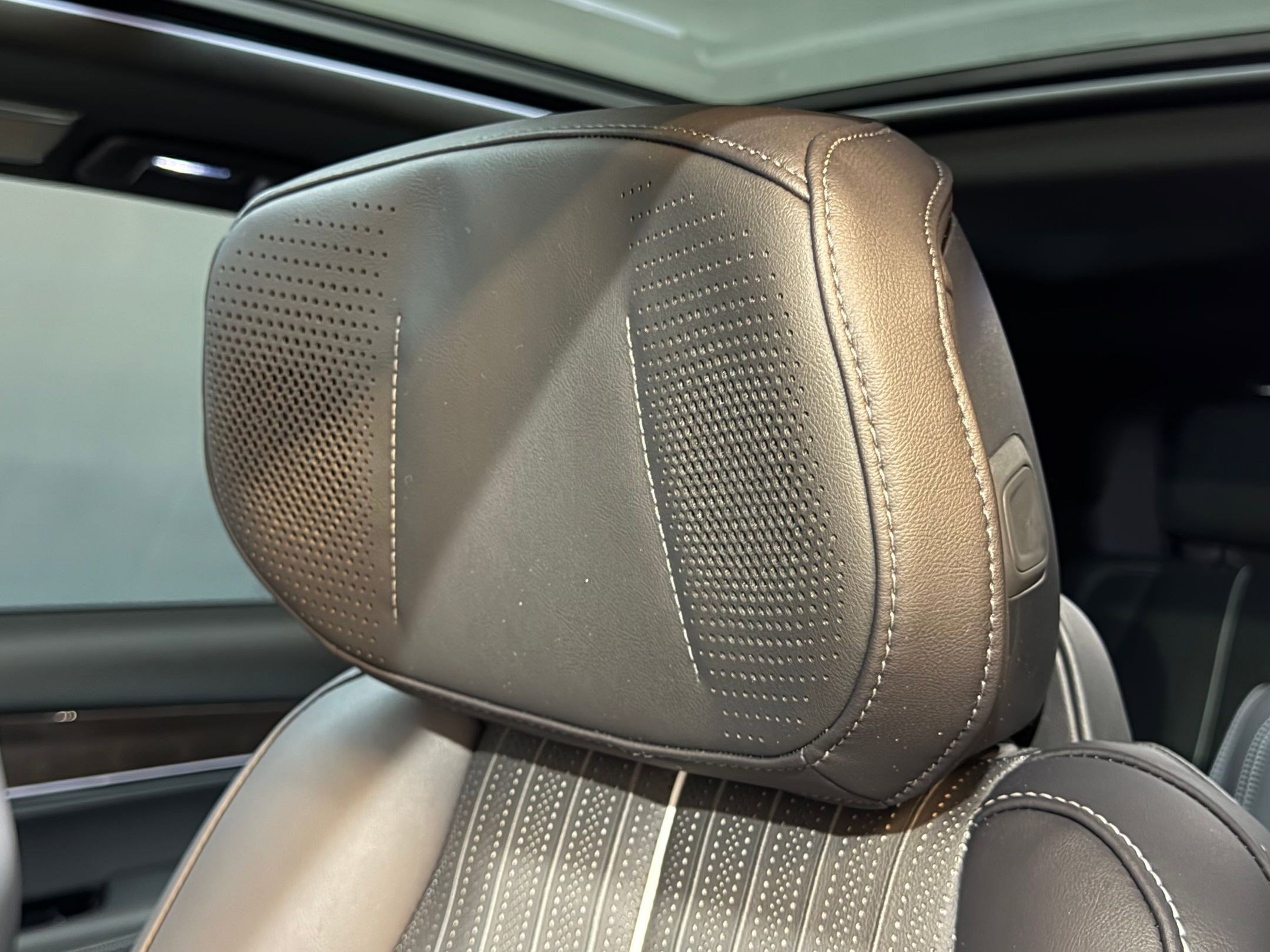 New 2026 Cadillac Vistiq Sport image 27