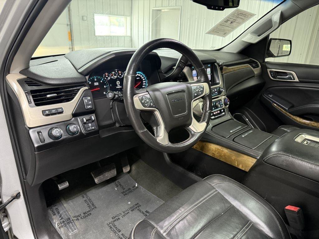 Used 2017 GMC Yukon Denali AWD/4WD image 15