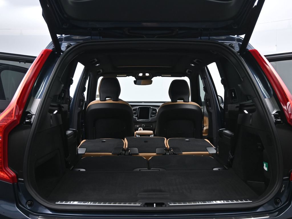 Used 2025 Volvo XC90 T8 Ultra w/ Protection Package Premier image 17