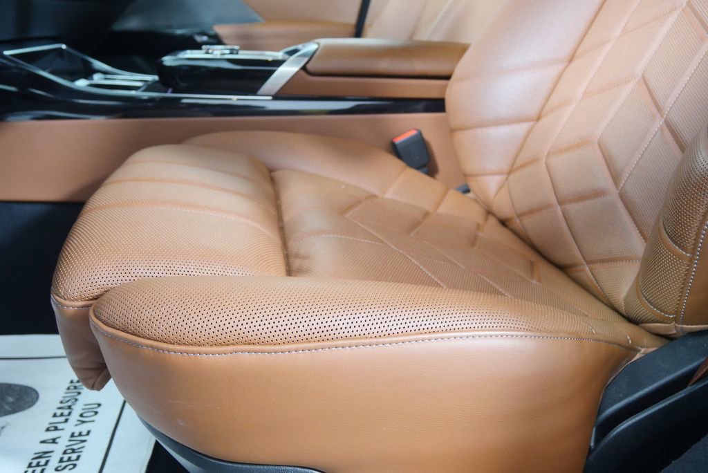 Certified 2025 BMW 740i image 10