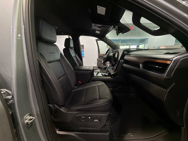 Used 2025 GMC Yukon XL Denali AWD/4WD image 13