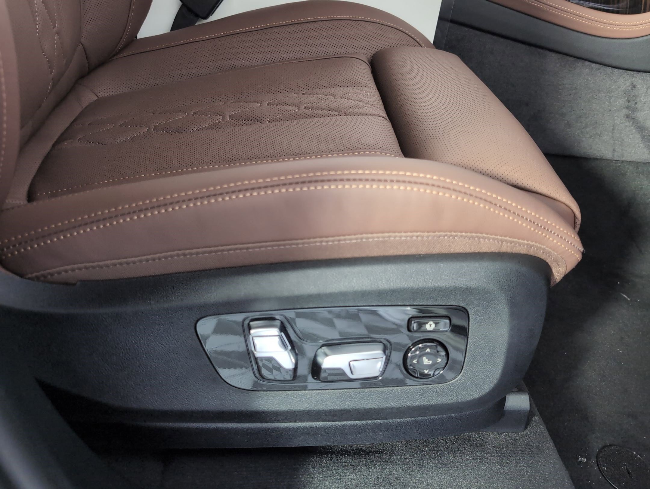 New 2026 BMW X7 M60i image 33