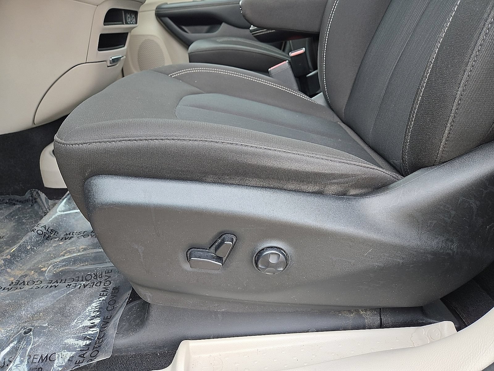Used 2024 Chrysler Voyager LX FWD image 24