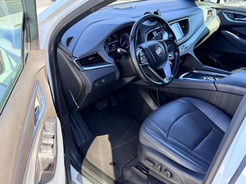 Used 2023 Buick Enclave Essence image 10
