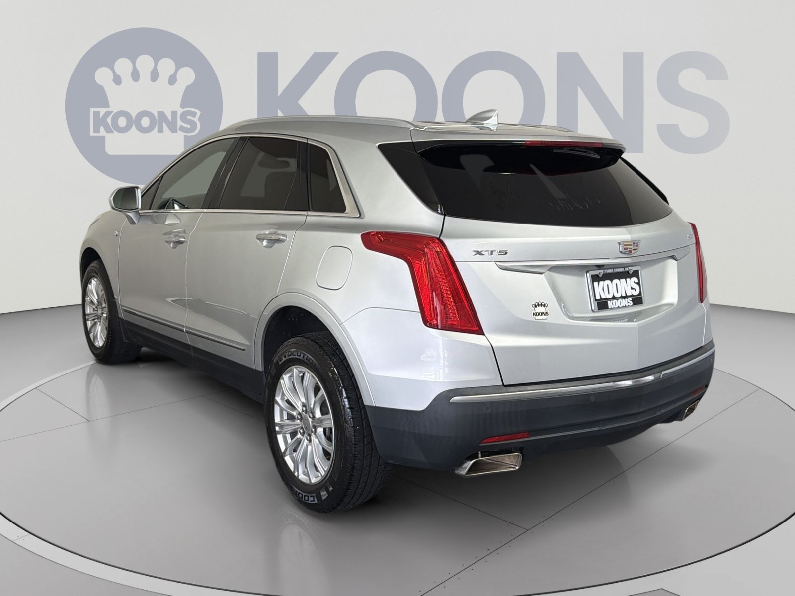 Used 2017 Cadillac XT5 FWD image 4