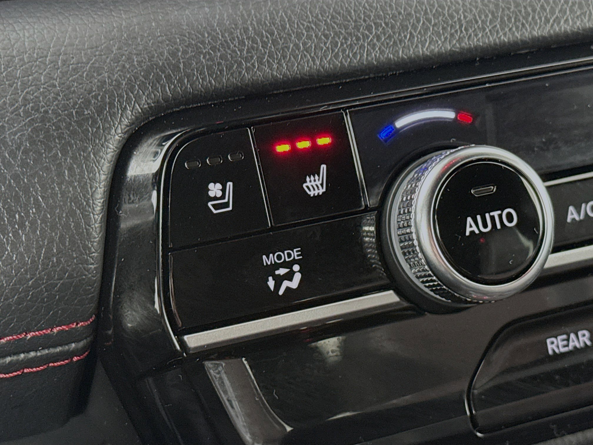 Certified 2025 Honda Pilot Black Edition image 21