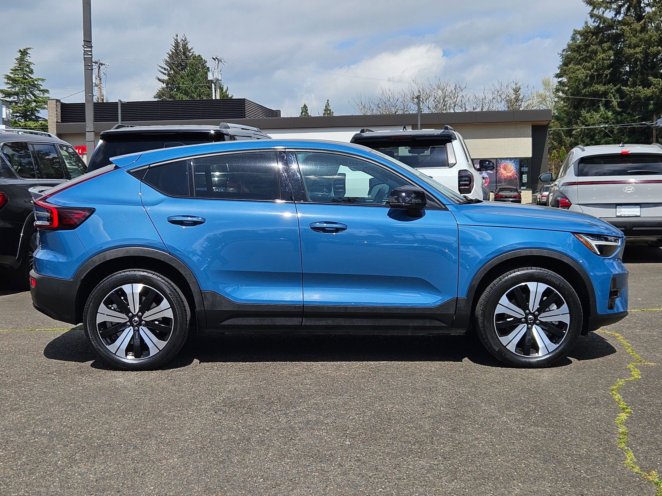 Used 2023 Volvo C40 P8 Recharge Plus image 6